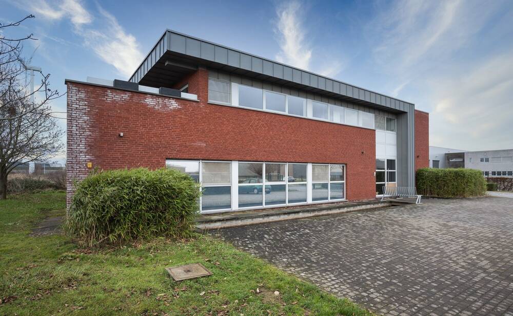 Handelszaak te  huur in Lanaken 3620 3500.00€  slaapkamers 970.00m² - Zoekertje 175384