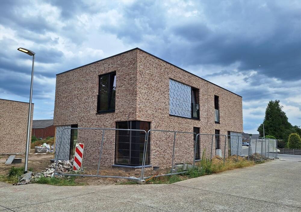 Huis te  koop in Overpelt 3900 343000.00€ 3 slaapkamers m² - Zoekertje 7864