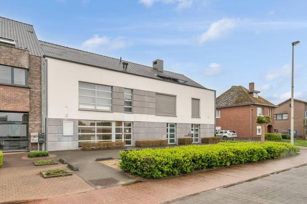 Handelszaak te  koop in Helchteren 3530 450000.00€  slaapkamers 495.00m² - Zoekertje 77210