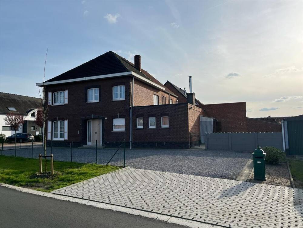 Huis te  koop in Beringen 3580 249000.00€ 4 slaapkamers 205.00m² - Zoekertje 137023