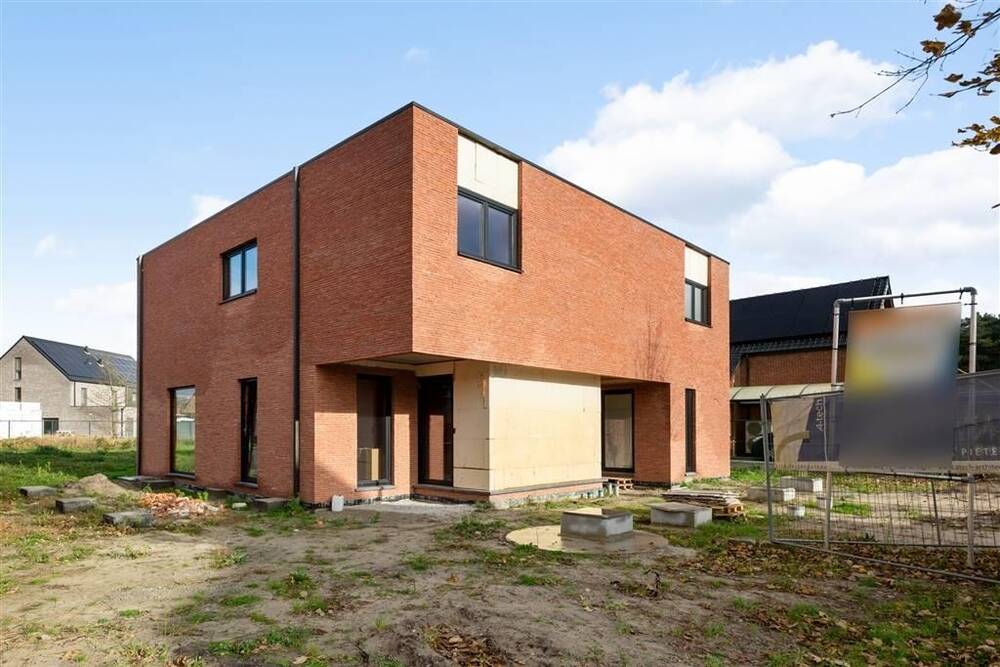 Huis te  koop in Leopoldsburg 3970 327000.00€ 3 slaapkamers 143.00m² - Zoekertje 145967