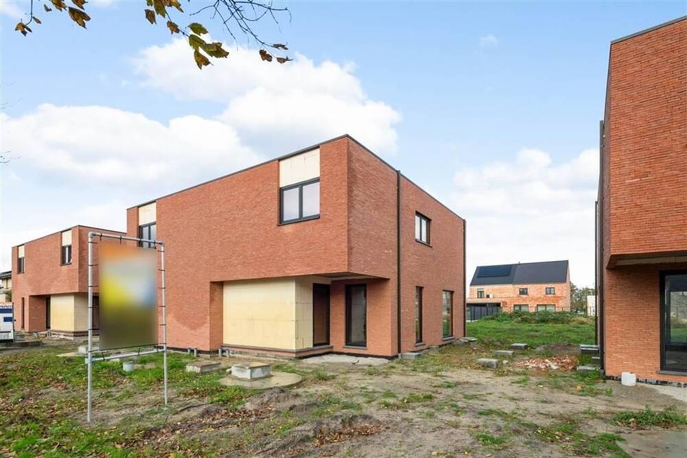 Huis te  koop in Leopoldsburg 3970 327000.00€ 3 slaapkamers 143.00m² - Zoekertje 145971