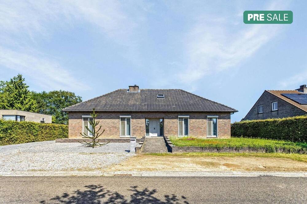 Huis te  koop in Bocholt 3950 374000.00€ 3 slaapkamers 209.00m² - Zoekertje 168945