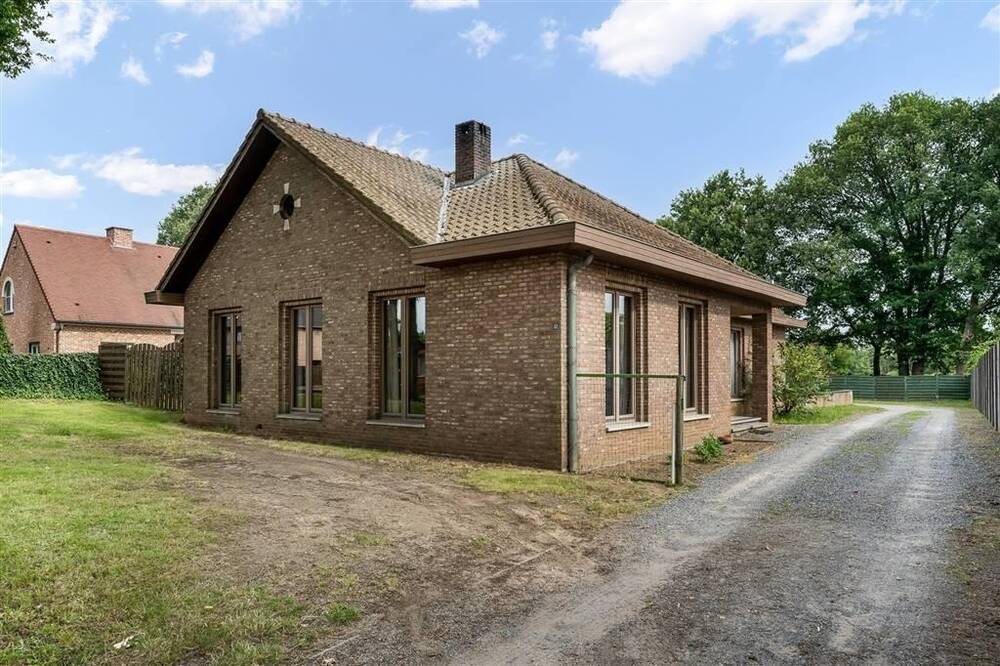 Huis te  koop in Beverlo 3581 315000.00€ 4 slaapkamers 220.00m² - Zoekertje 185196