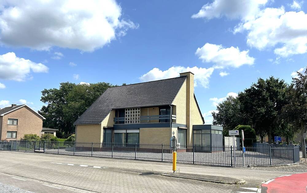 Handelszaak te  koop in Maasmechelen 3630 499000.00€  slaapkamers 226.00m² - Zoekertje 212259