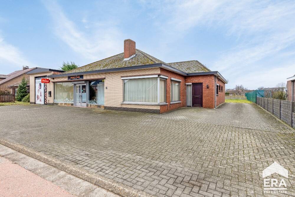 Handelszaak te  koop in Lommel 3920 325000.00€ 2 slaapkamers 240.00m² - Zoekertje 220824