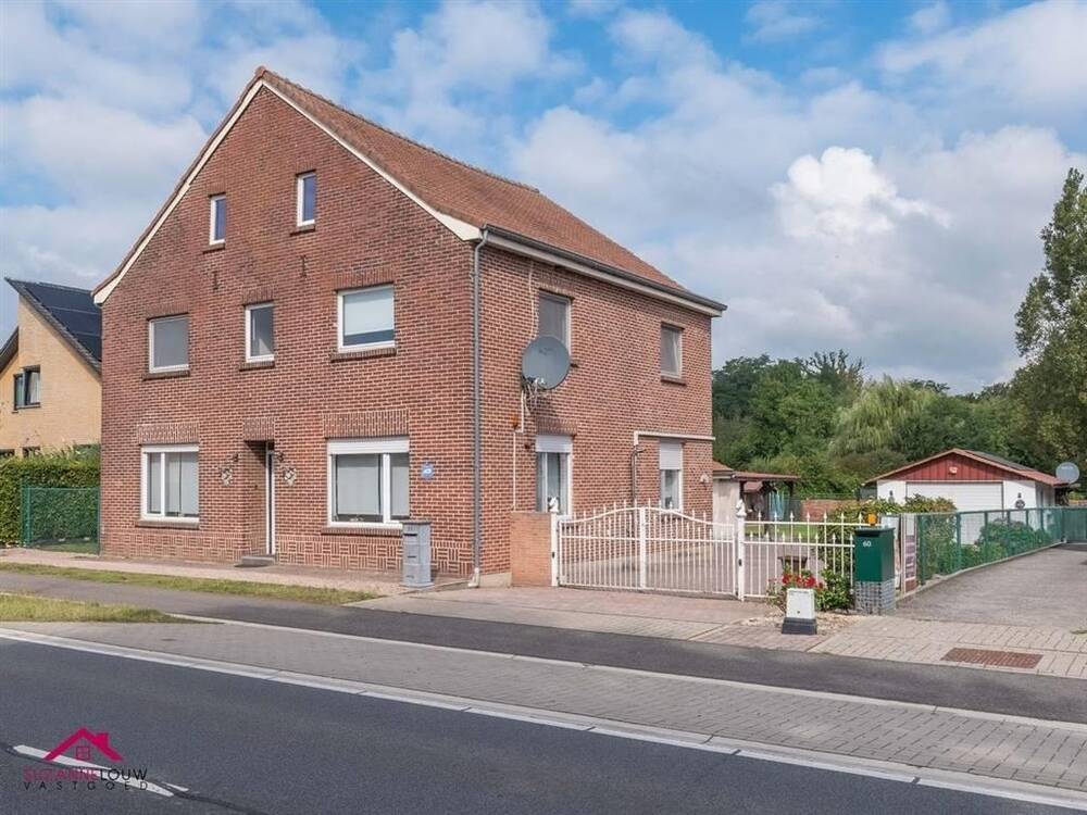 Huis te  koop in Neeroeteren 3680 320000.00€ 6 slaapkamers 362.00m² - Zoekertje 228978