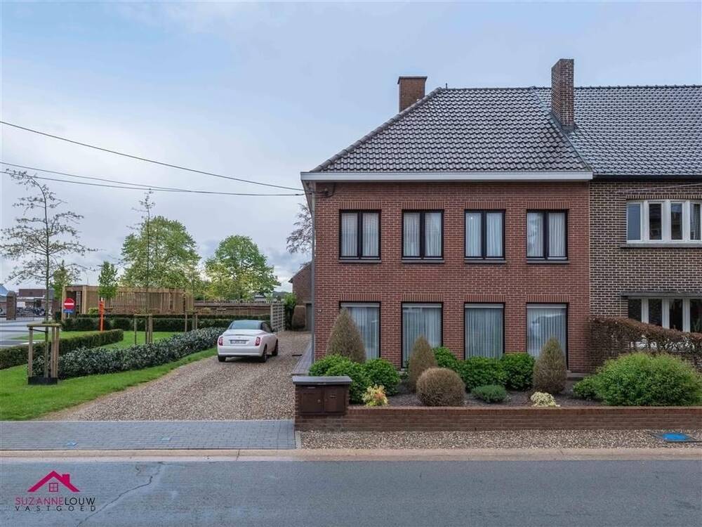 Huis te  koop in Neeroeteren 3680 349000.00€ 6 slaapkamers 224.00m² - Zoekertje 234389