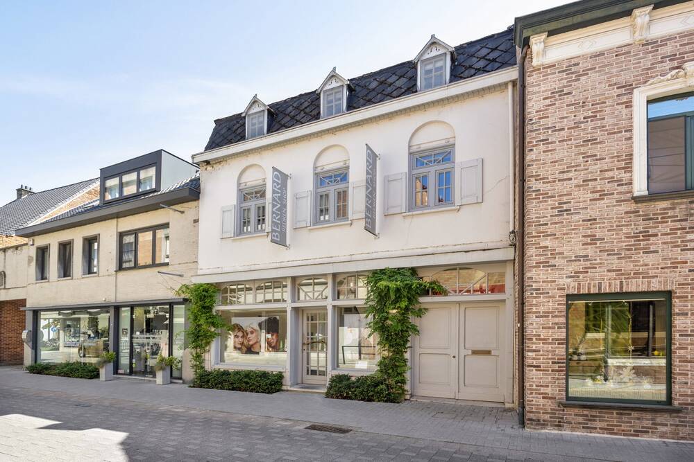 Handelszaak te  koop in Bree 3960 425000.00€  slaapkamers 260.00m² - Zoekertje 248037