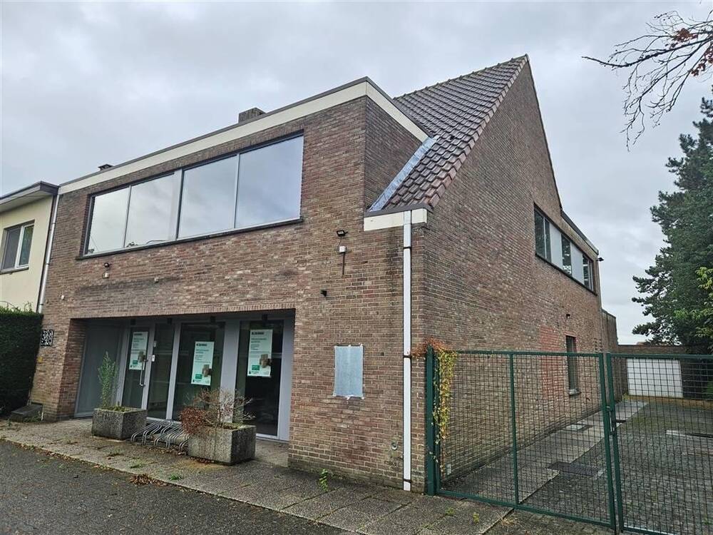 Handelszaak te  koop in Genk 3600 435000.00€  slaapkamers 487.00m² - Zoekertje 250880