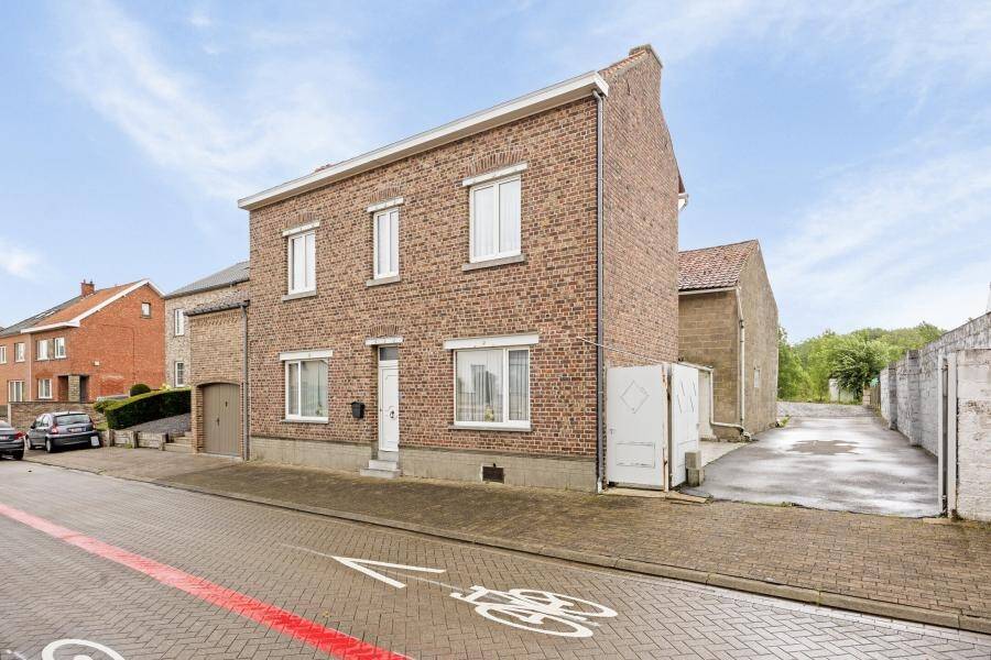 Handelszaak te  koop in Tongeren 3700 250000.00€ 3 slaapkamers 148.00m² - Zoekertje 252750