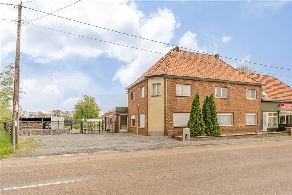 Huis te  koop in Peer 3990 330000.00€ 7 slaapkamers 422.00m² - Zoekertje 268202