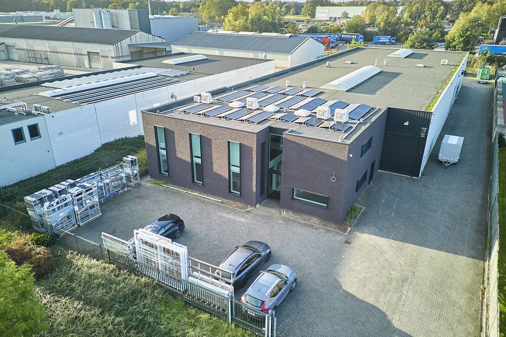 Handelszaak te  koop in Houthalen-Helchteren 3530 1695000.00€  slaapkamers 1768.00m² - Zoekertje 289435