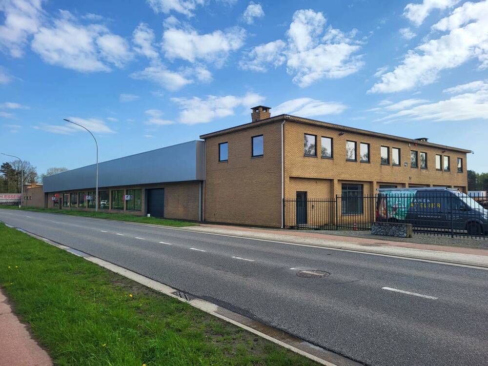 Handelszaak te  huur in Genk 3600 9000.00€  slaapkamers 1858.00m² - Zoekertje 294140