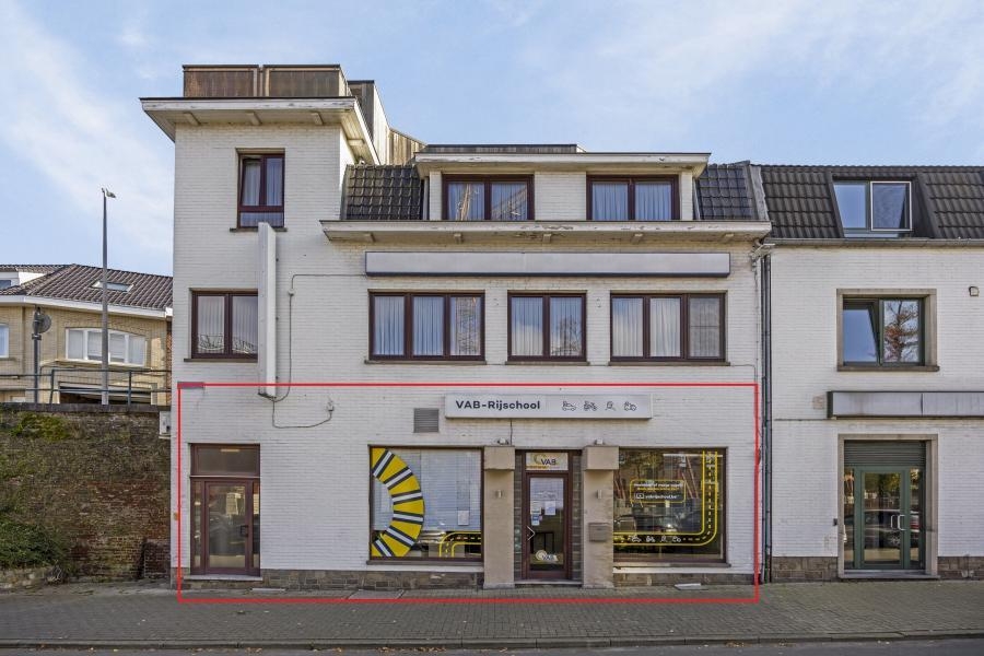 Handelszaak te  koop in Tongeren 3700 159000.00€  slaapkamers m² - Zoekertje 297571