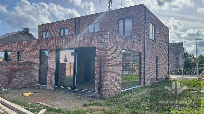 Huis te  koop in Diepenbeek 3590 387500.00€ 3 slaapkamers 175.00m² - Zoekertje 303120