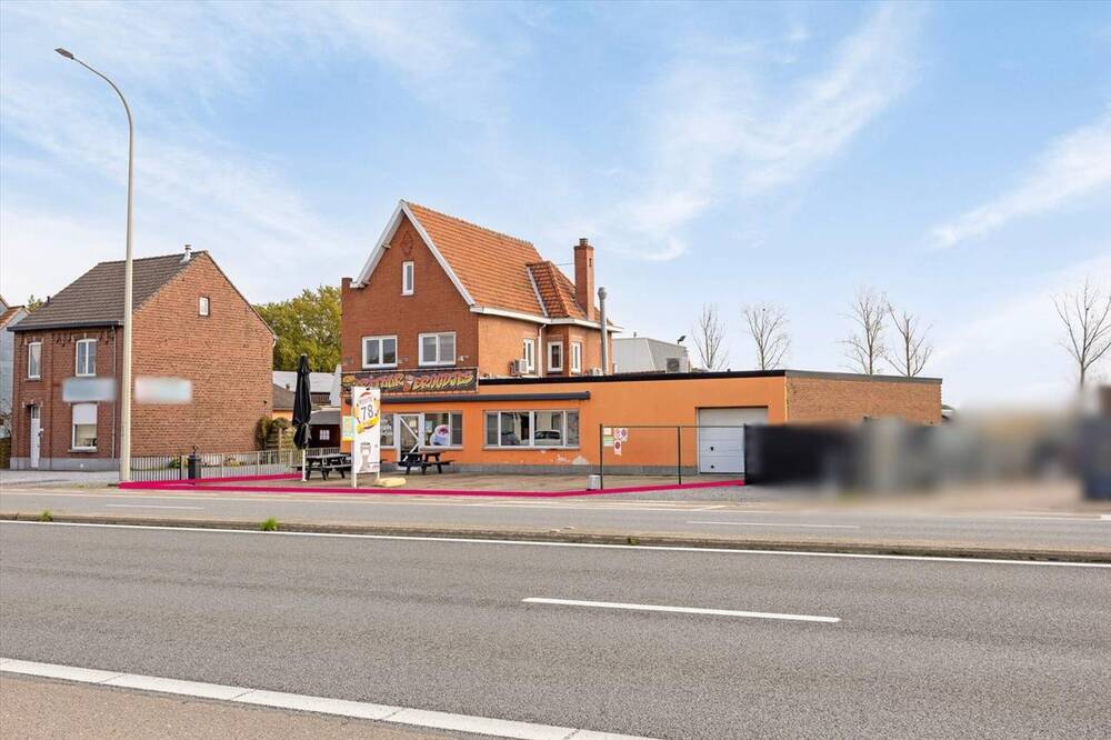 Huis te  koop in Dilsen-Stokkem 3650 375000.00€ 3 slaapkamers 226.00m² - Zoekertje 304014