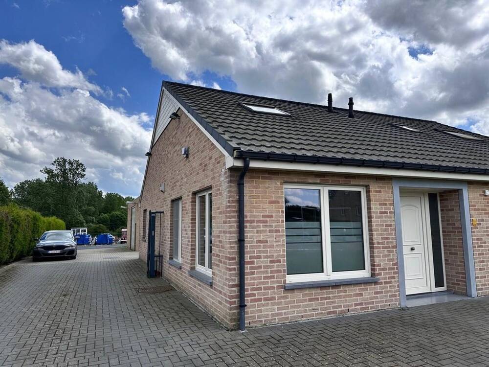 Handelszaak te  huur in Tongeren 3700 1000.00€  slaapkamers m² - Zoekertje 309825