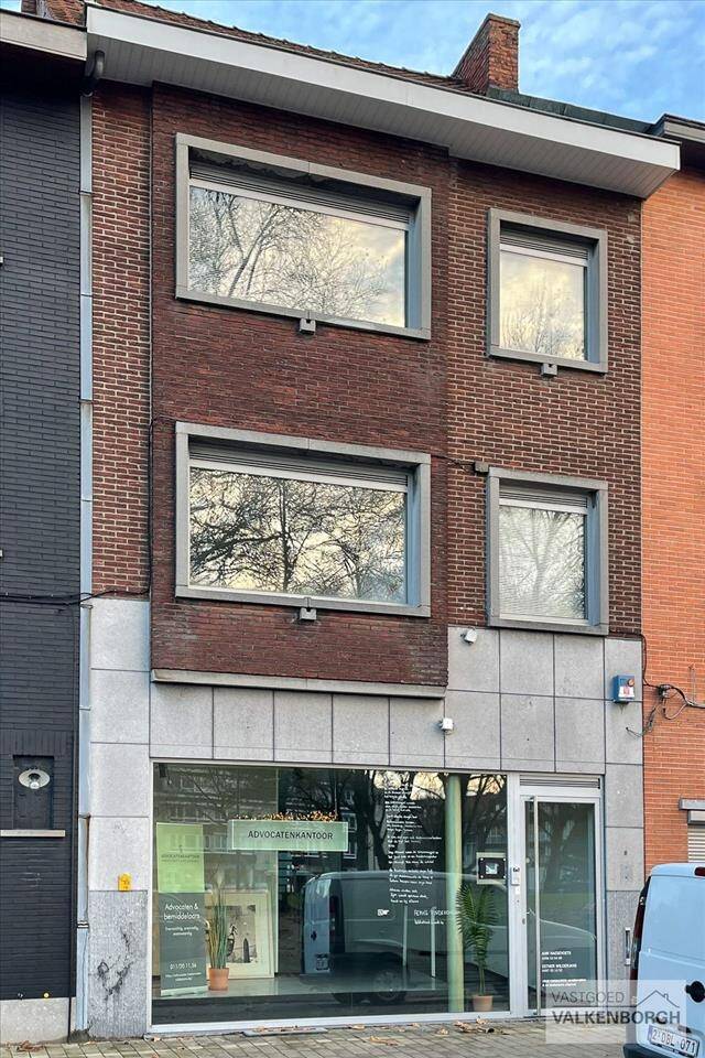 Handelszaak te  koop in Hasselt 3500 332000.00€  slaapkamers 211.00m² - Zoekertje 312418