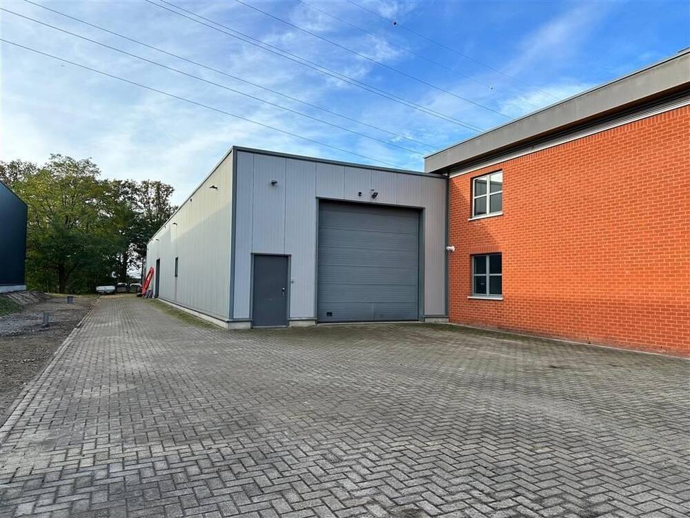 Handelszaak te  huur in Genk 3600 1200.00€  slaapkamers m² - Zoekertje 313248