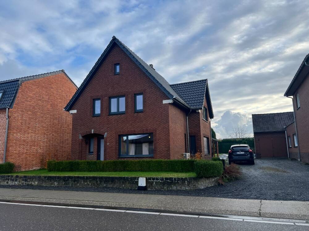 Huis te  huur in Meeuwen-Gruitrode 3670 995.00€ 4 slaapkamers 188.00m² - Zoekertje 342067